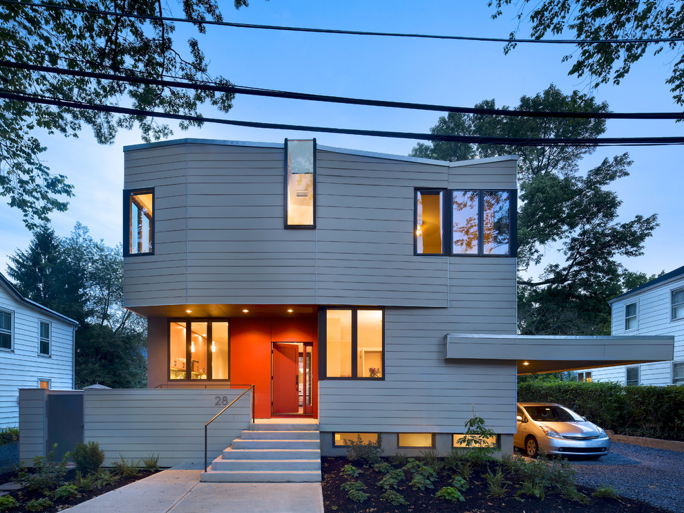 Идея дизайна: двухэтажный, серый дом среднего размера в современном стиле