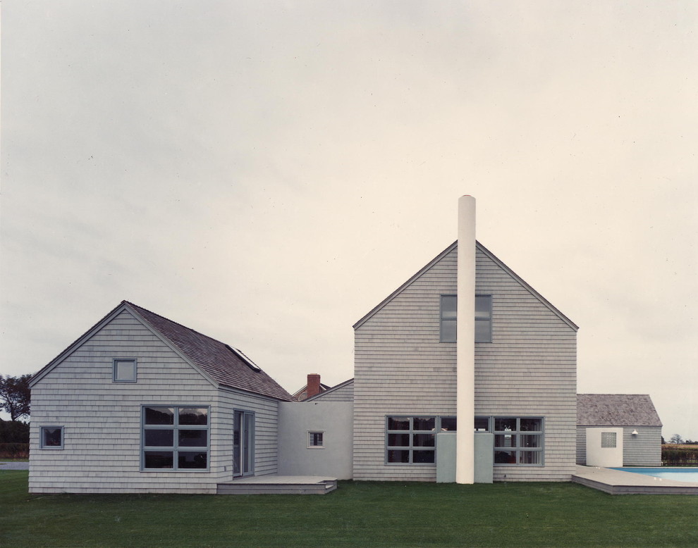 Foto della facciata di una casa contemporanea con rivestimento in legno