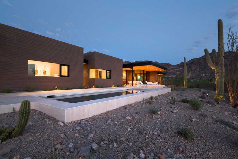 Large contemporary bungalow house exterior in Phoenix.