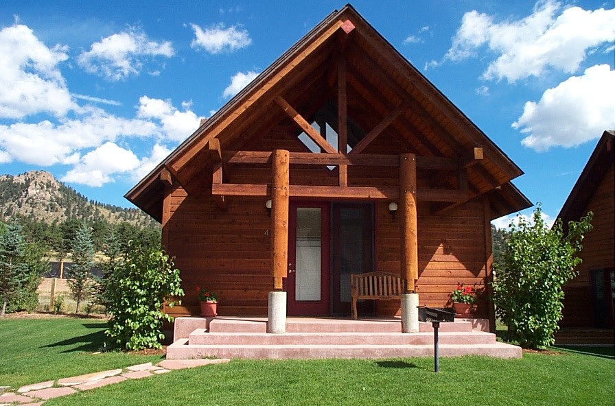 Cette photo montre une façade de maison montagne en bois.