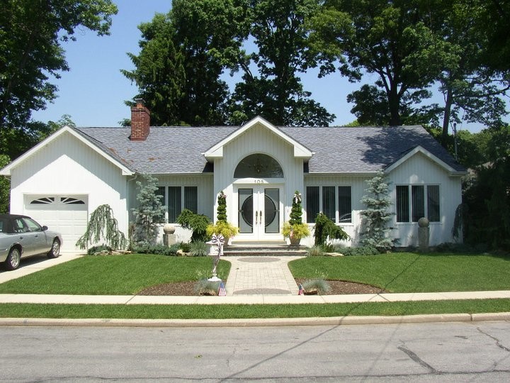 Ranch House Renovation, Massapequa, N.Y. Contemporary Exterior