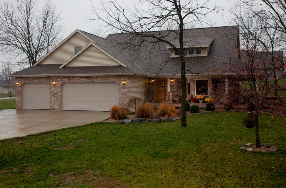 Ranch Panel Gallery Traditional Exterior Detroit by Mammoth