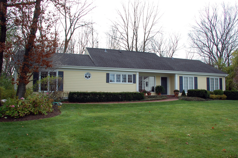 Ranch Style Home Lake Forest, IL in James Hardie Fiber Cement Siding