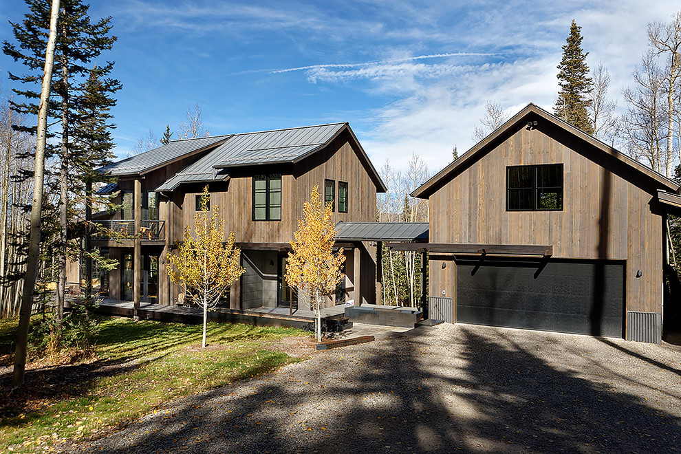 Große, Zweistöckige Urige Holzfassade Haus in Denver