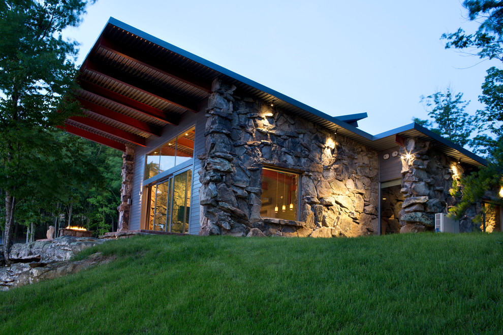 Medium sized and brown contemporary bungalow house exterior in Nashville with stone cladding.