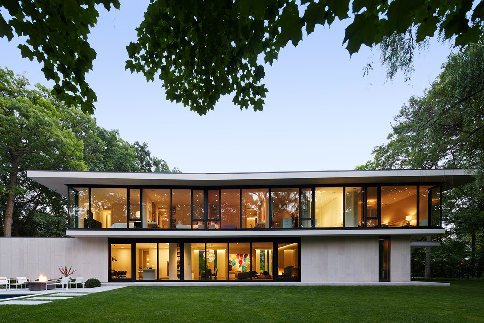 Diseño de fachada de casa blanca moderna de dos plantas con revestimiento de piedra y tejado plano
