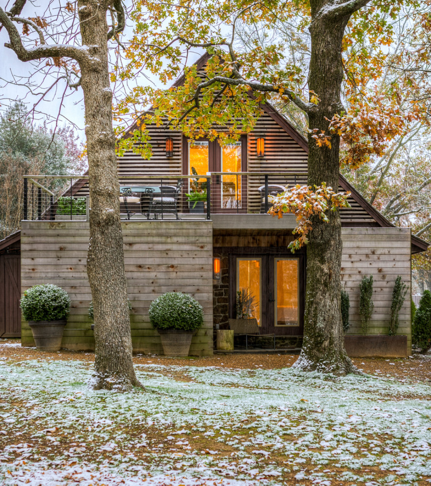 Photo of a rustic house exterior in Little Rock.