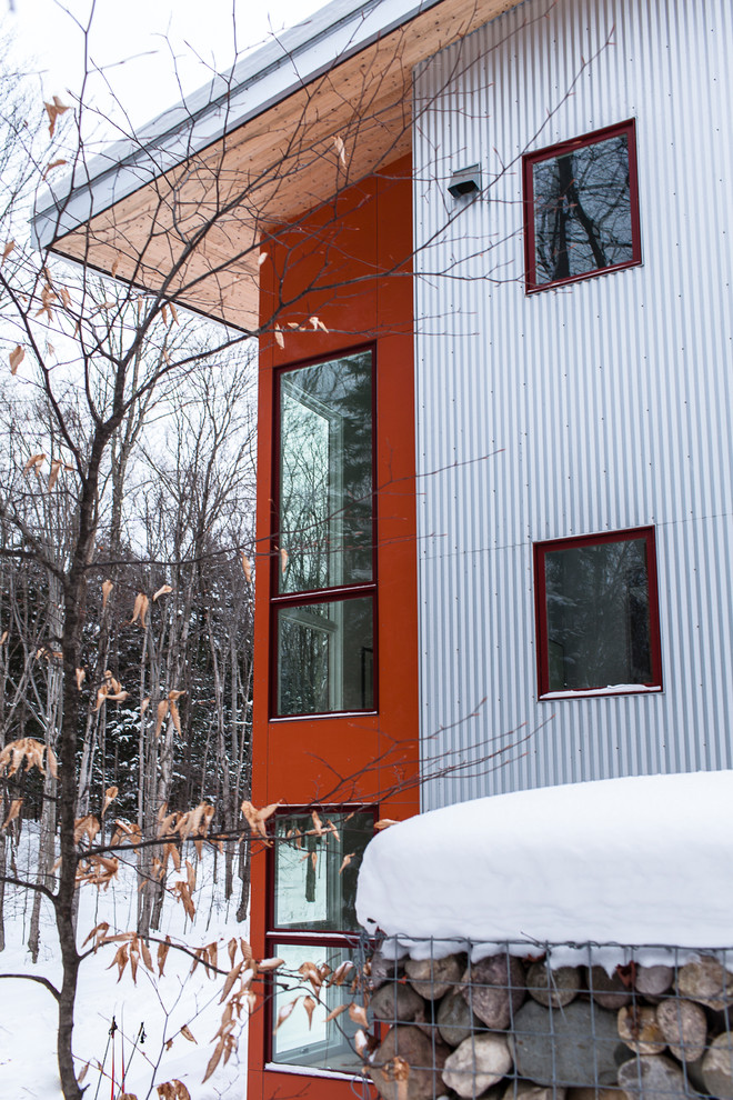 Dreistöckiges Modernes Haus mit Mix-Fassade in Sonstige