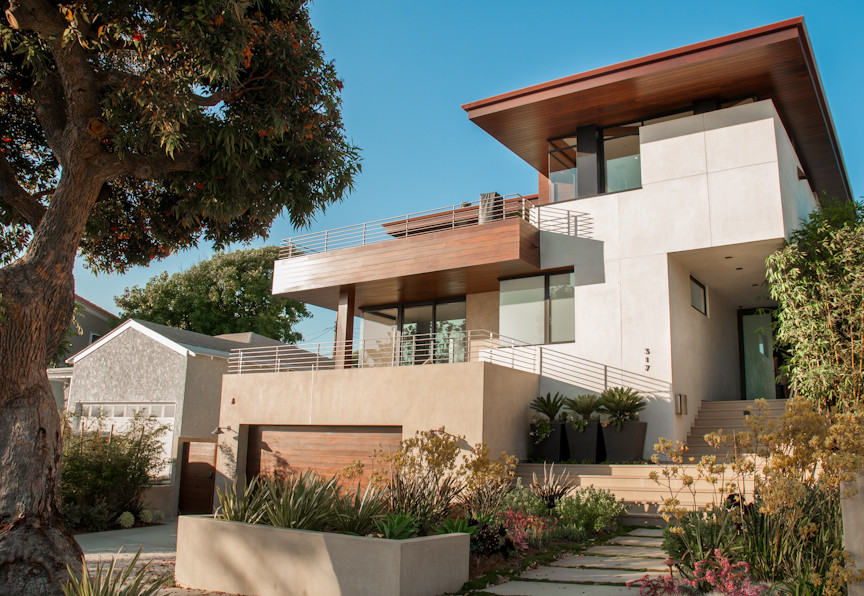Photo of a modern house exterior in Los Angeles.