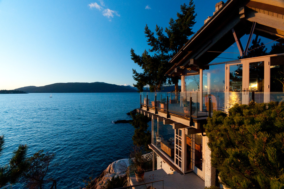 Design ideas for a classic glass house exterior in Vancouver.