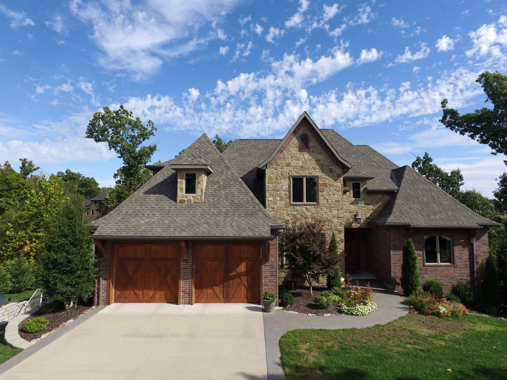 Red Fox Run TAMKO Heritage Vintage shingles in Weathered Wood