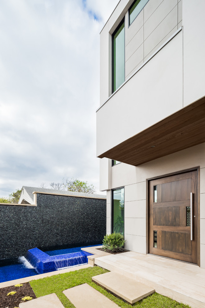 Идея дизайна: трехэтажный, разноцветный дом в современном стиле с облицовкой из цементной штукатурки и плоской крышей