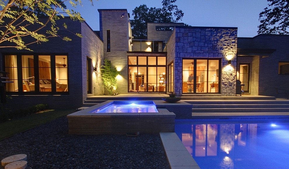 На фото: дом в стиле модернизм с облицовкой из камня с
