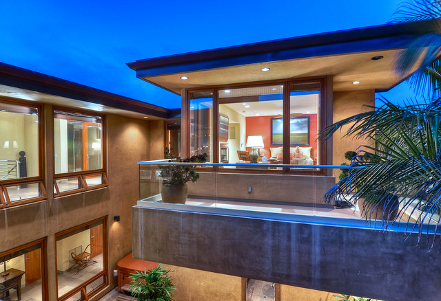 Photo of a contemporary house exterior in Orange County.