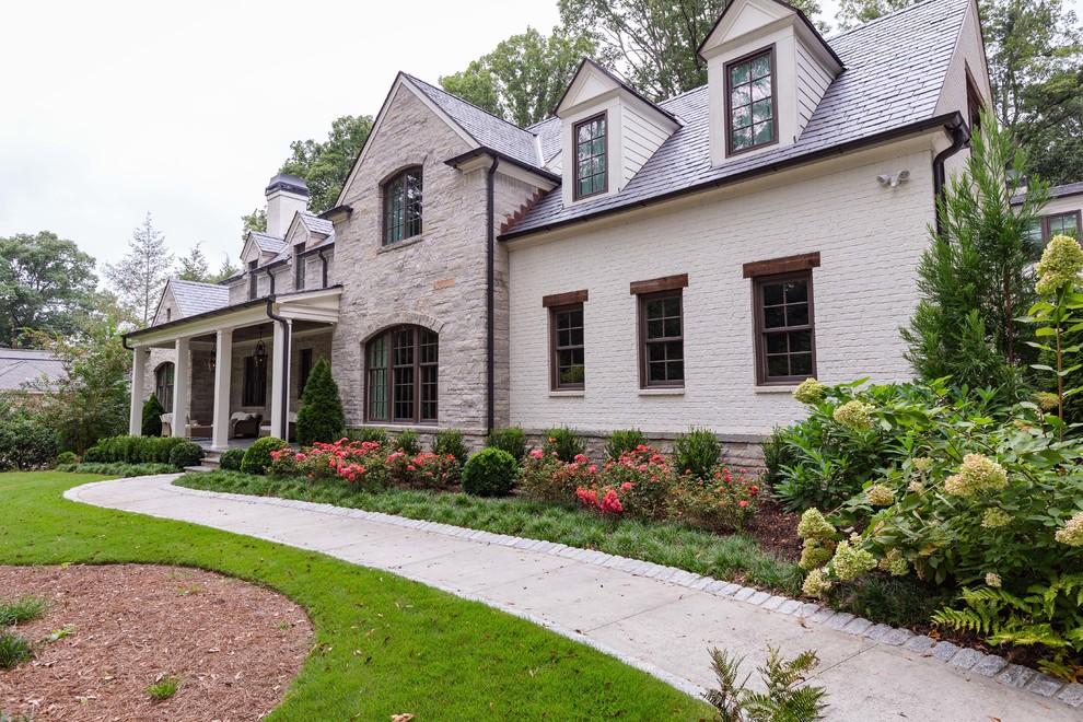This is an example of a farmhouse house exterior in Atlanta.