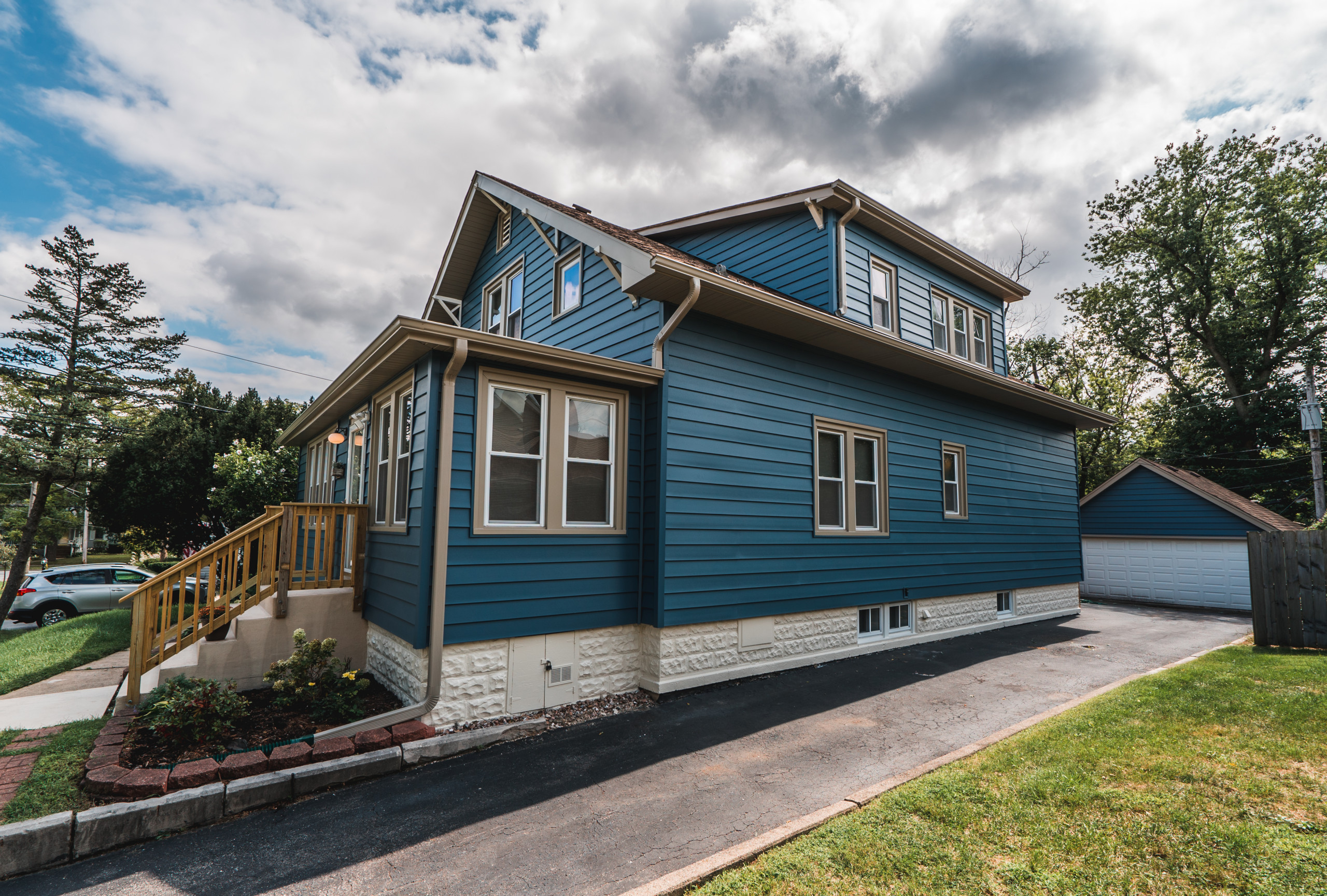 75 Most Popular 75 Beautiful Blue Exterior with Vinyl Siding Ideas