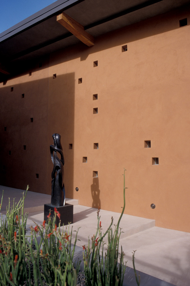 フェニックスにあるコンテンポラリースタイルのおしゃれな家の外観 (漆喰サイディング) の写真