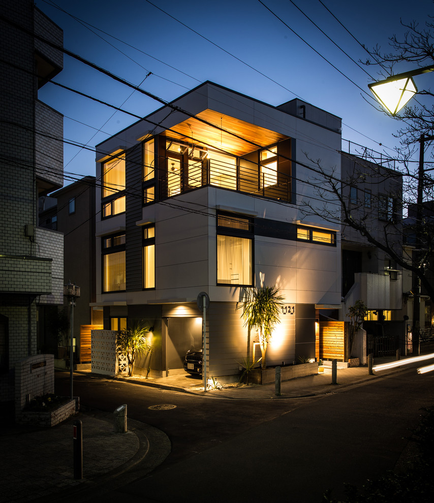 横浜にあるモダンスタイルのおしゃれな家の外観の写真