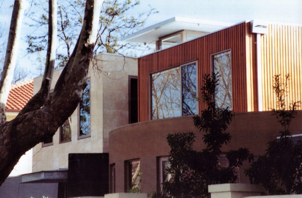 Medium sized and multi-coloured contemporary two floor detached house in Melbourne with mixed cladding and a flat roof.