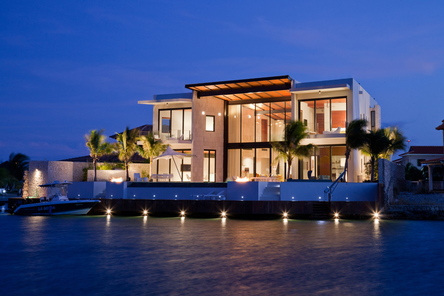 Contemporary exterior home idea in Miami