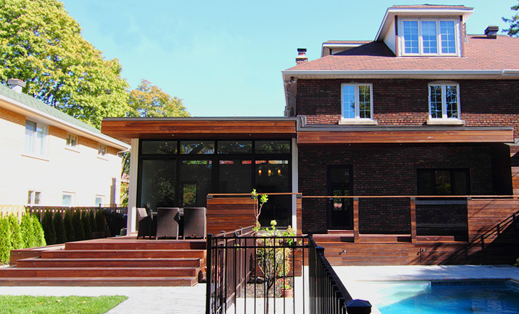 Photo of a contemporary house exterior in Montreal.