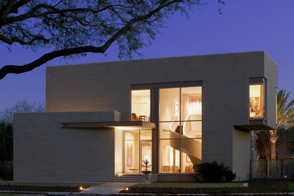 Idee per la facciata di una casa beige moderna a due piani con rivestimento in mattoni