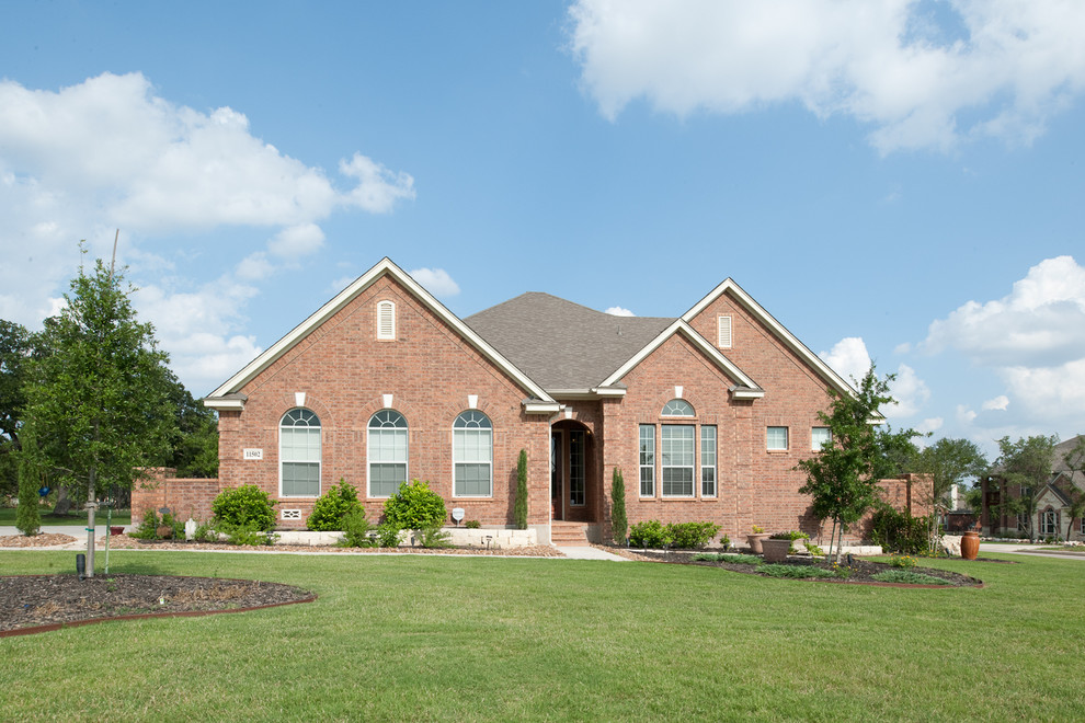 Residential Traditional Exterior Dallas by Acme Residential Traditional Exterior Dallas by Acme