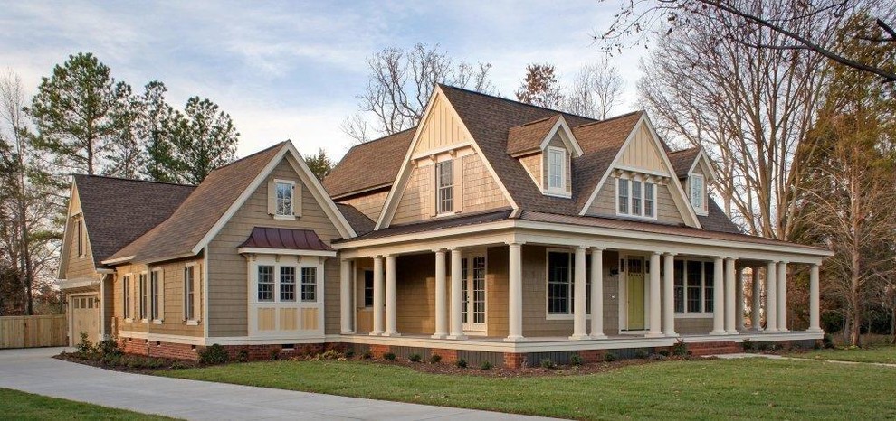 Example of a classic exterior home design in Richmond