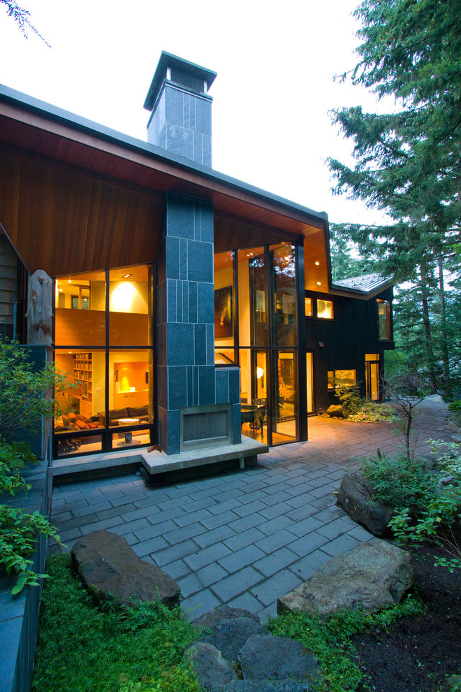 Modernes Haus mit Glasfassade in Vancouver