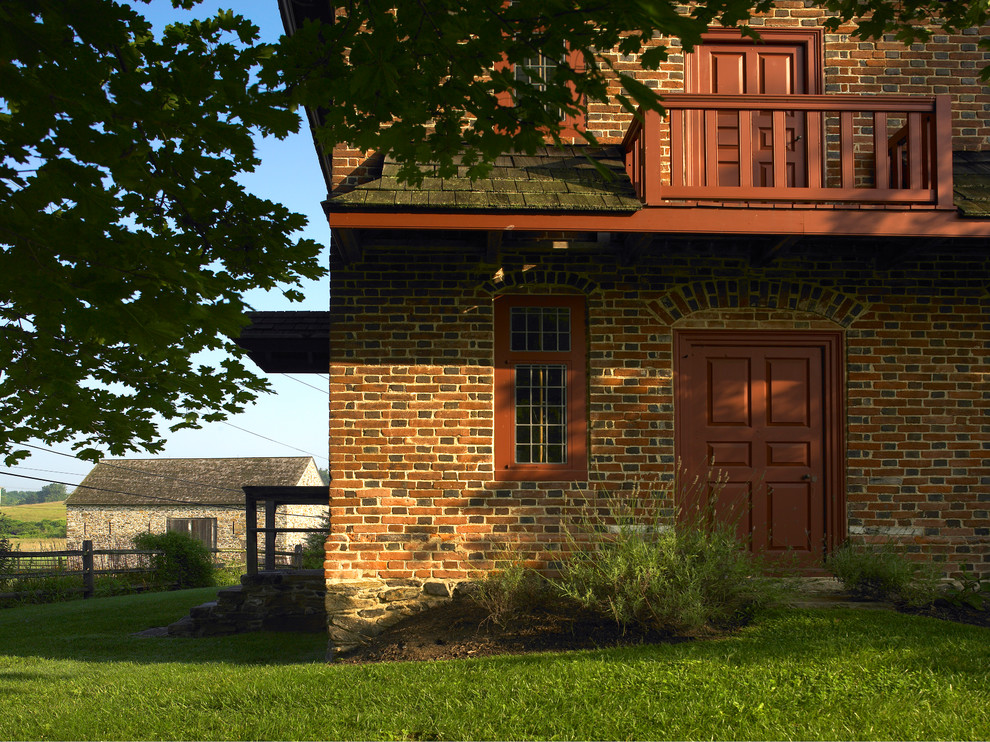 Inspiration for a farmhouse house exterior in Philadelphia.