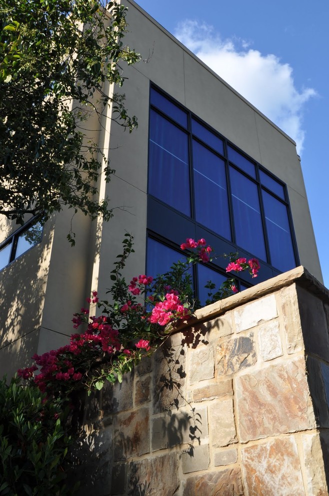 This is an example of a contemporary house exterior in Houston.