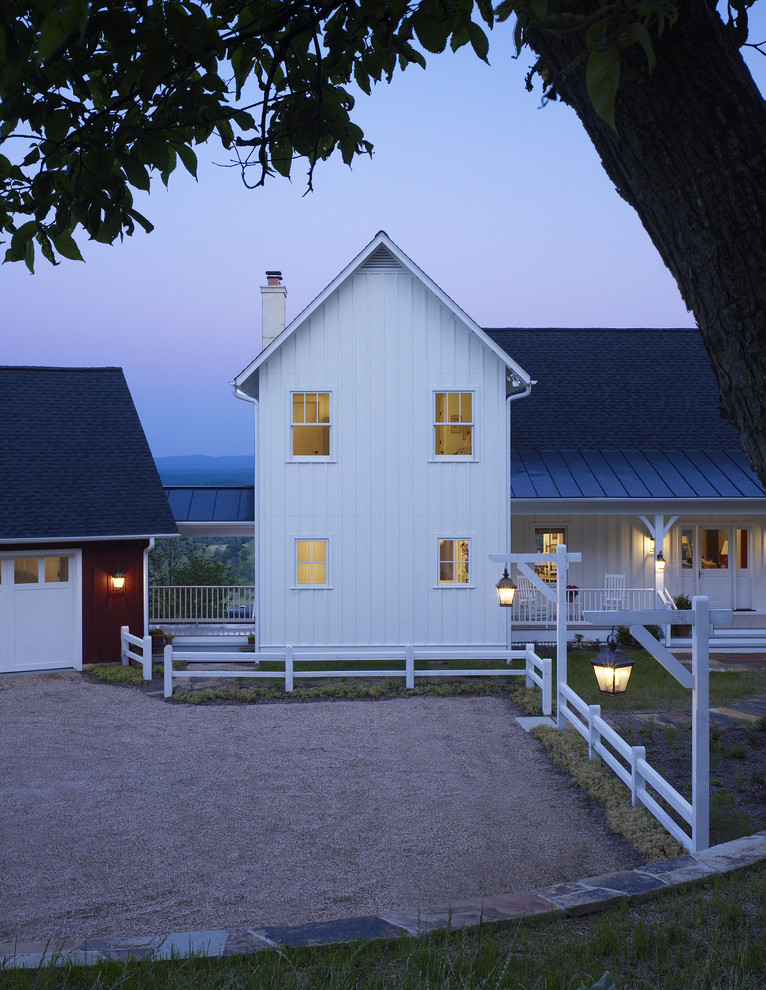 Zweistöckige Landhaus Holzfassade Haus mit weißer Fassadenfarbe in Washington, D.C.