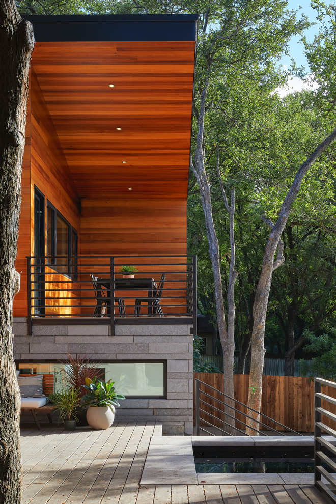 Retro Einfamilienhaus mit Mix-Fassade und Blechdach in Austin