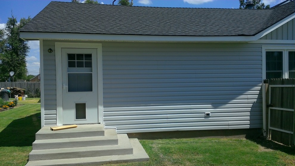 Rima Siding/Windows House Exterior by Jeremy Melius (Lowe's Home