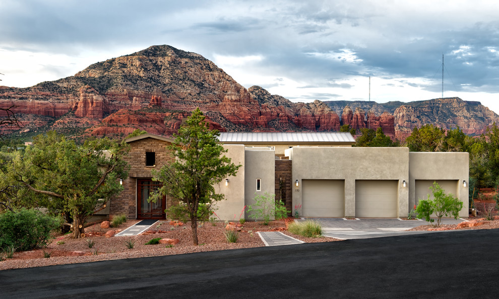 Classic house exterior in Phoenix with mixed cladding.