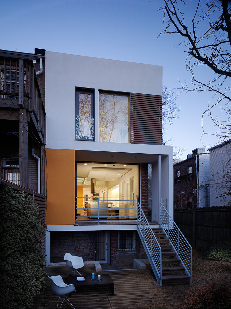 Imagen de fachada de casa multicolor contemporánea de tamaño medio de dos plantas con revestimiento de hormigón y tejado plano