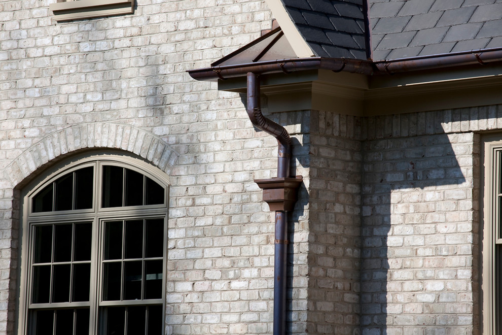 Geräumiges, Dreistöckiges Klassisches Haus mit Steinfassade und beiger Fassadenfarbe in Richmond