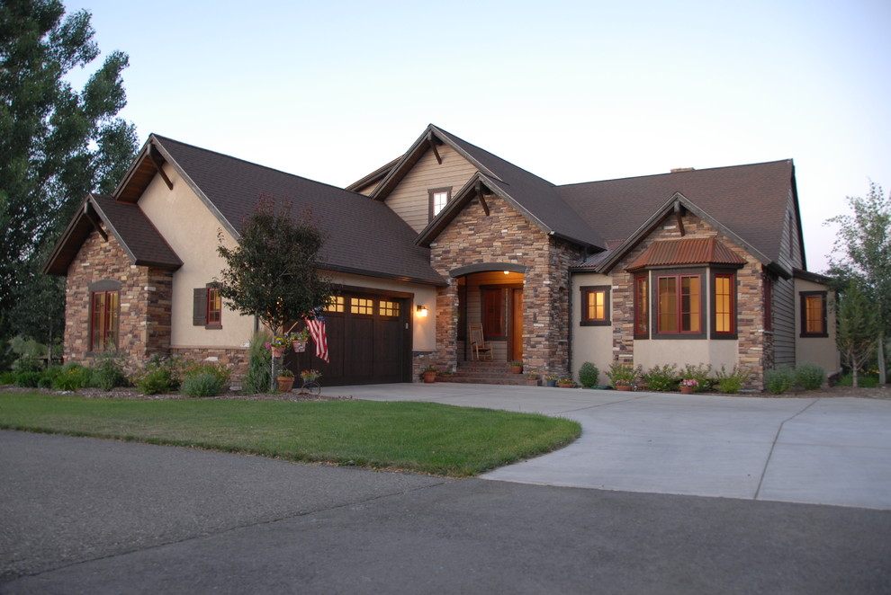 Example of a mid-sized transitional beige split-level stucco gable roof design in Denver