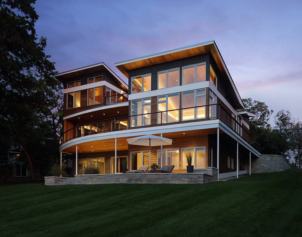 Inspiration for a contemporary exterior home remodel in Milwaukee