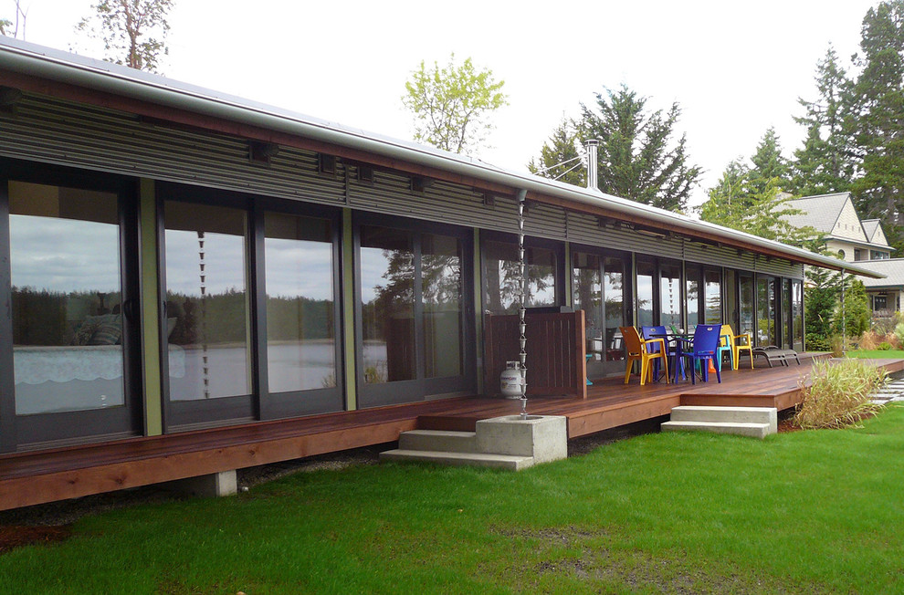 Mittelgroße, Einstöckige Moderne Holzfassade Haus in Seattle