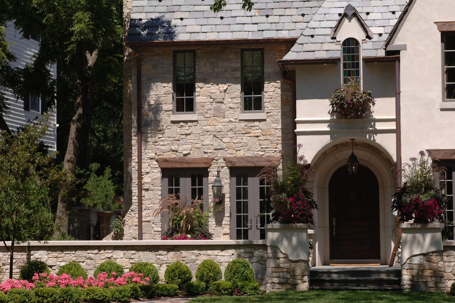 75 Beautiful Shabby Chic Style Exterior Home With A Tile Roof Pictures Ideas April 21 Houzz