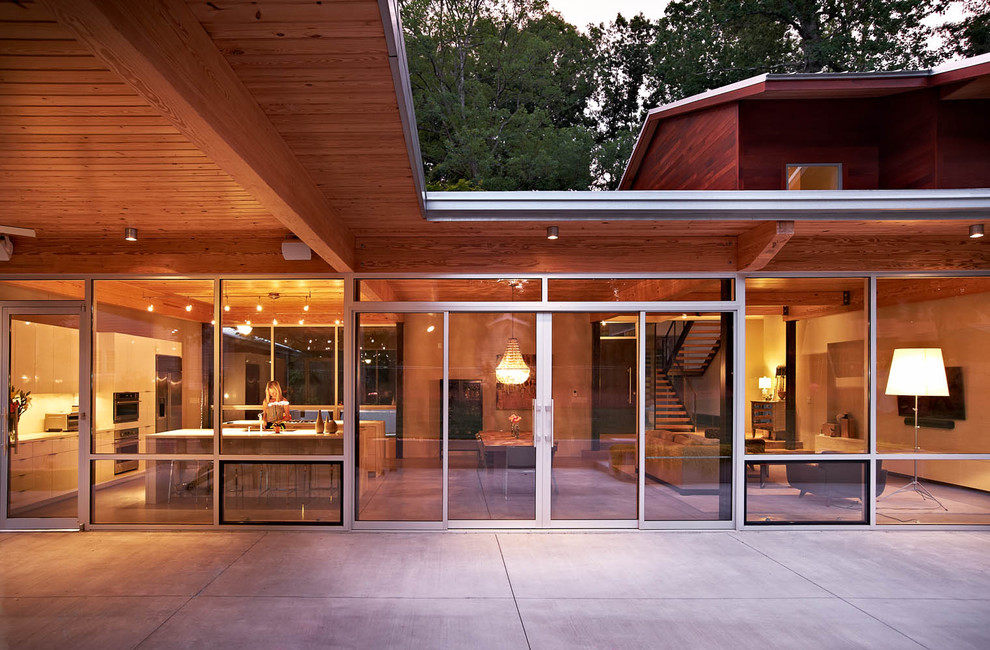 Modernes Haus mit Glasfassade in Raleigh