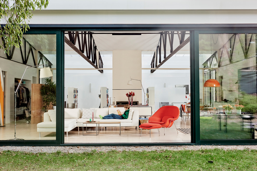 Стильный дизайн: одноэтажный, стеклянный частный загородный дом в стиле лофт - последний тренд