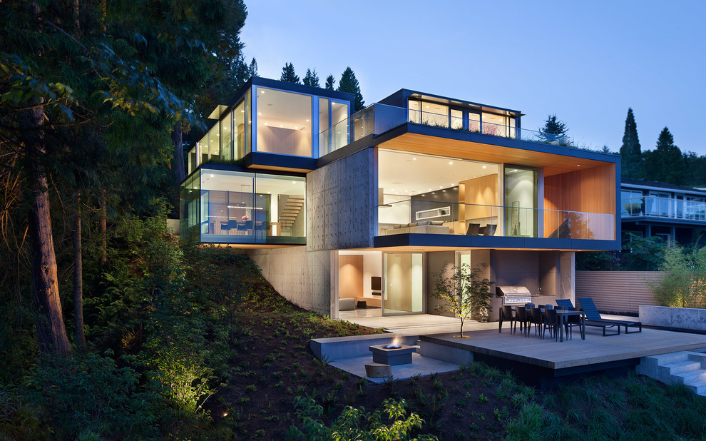 Inspiration pour une façade de maison minimaliste en béton à deux étages et plus avec un toit plat.