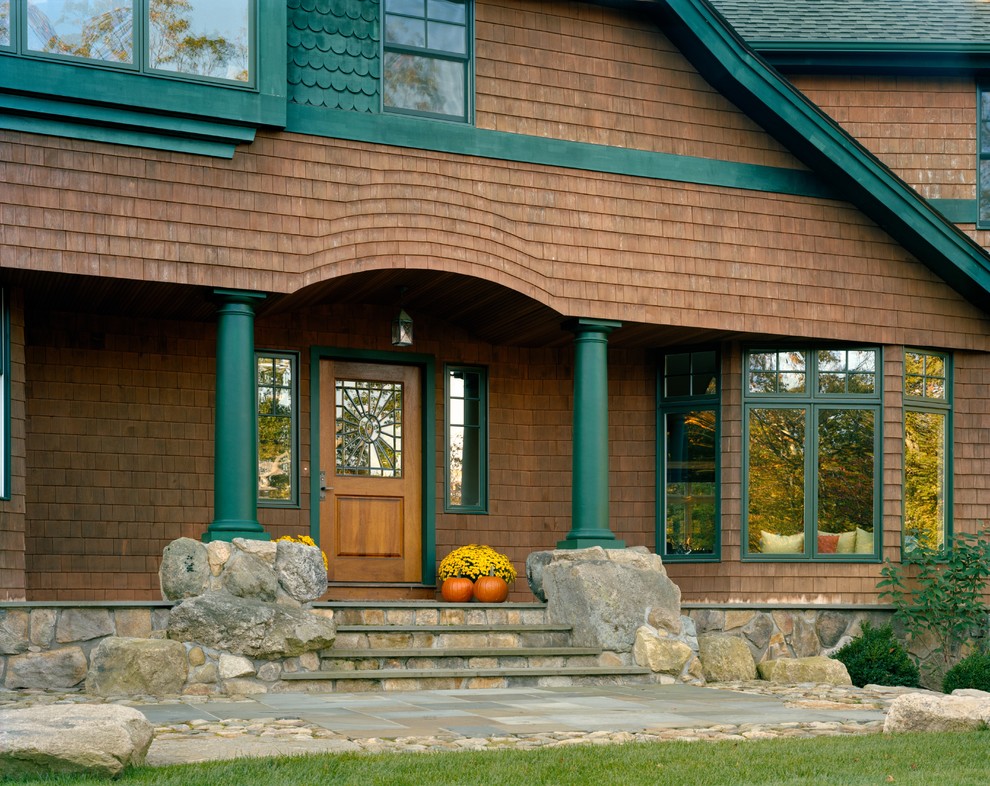 Esempio della facciata di una casa vittoriana con rivestimento in legno