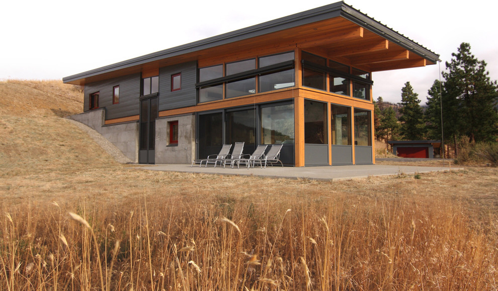 This is an example of a medium sized rustic two floor house exterior in Seattle.