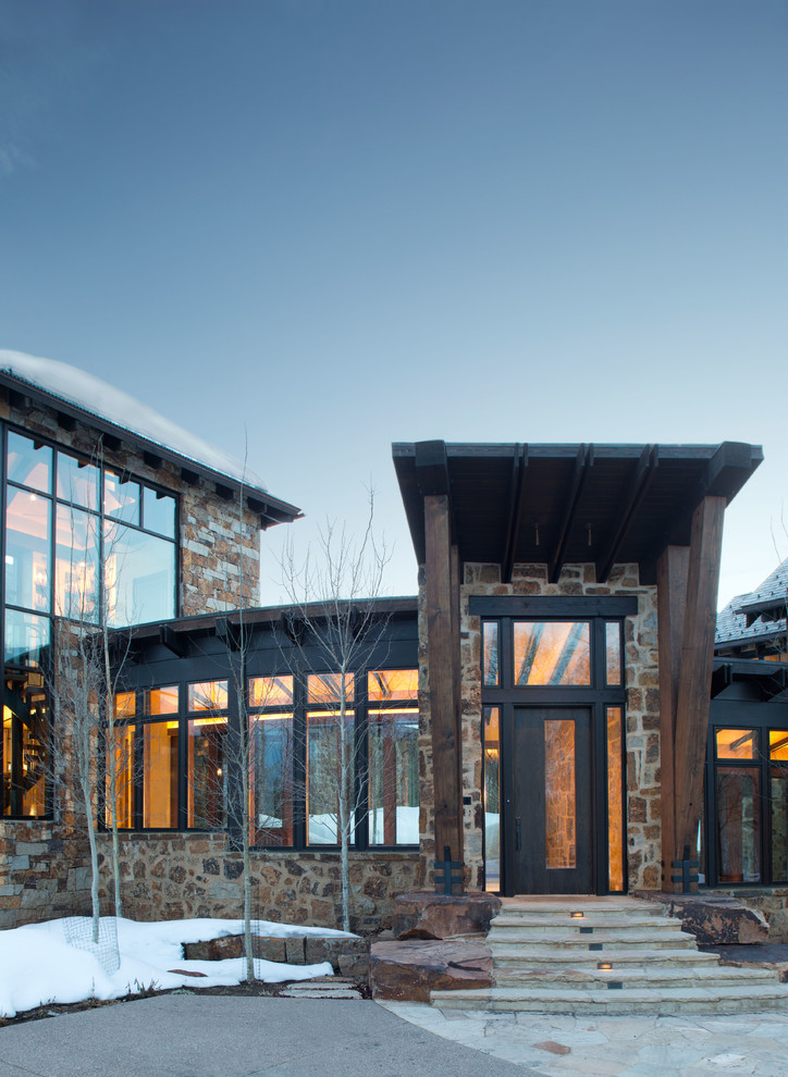 Zweistöckiges Rustikales Haus mit Steinfassade in Denver