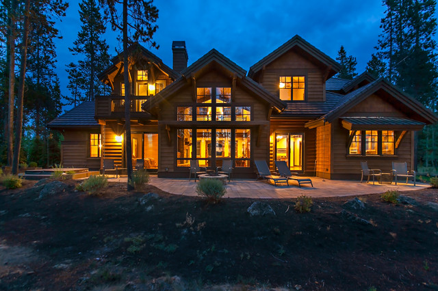 Cottage Meets Craftsman Style In A