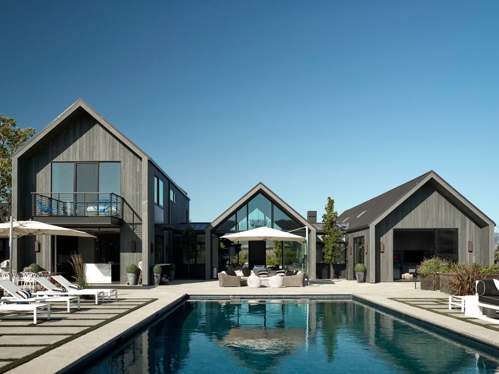 Großes, Zweistöckiges Modernes Einfamilienhaus mit Mix-Fassade, grauer Fassadenfarbe, Satteldach und Blechdach in San Francisco
