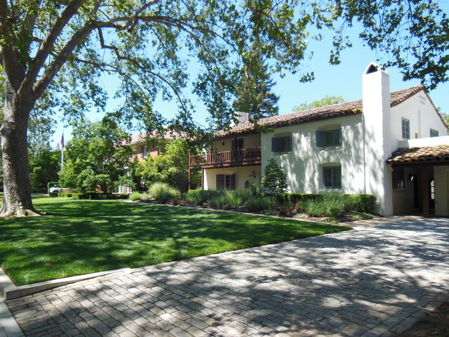 Sacramento Mediterranean Front Yard Mediterranean House Exterior 